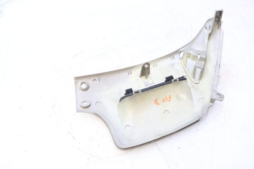 photo de PARAFANGO LATERALE ANTERIORE DESTRO PEUGEOT SPEEDFIGHT LC 50 (1996 - 2002) - Altra angolazione