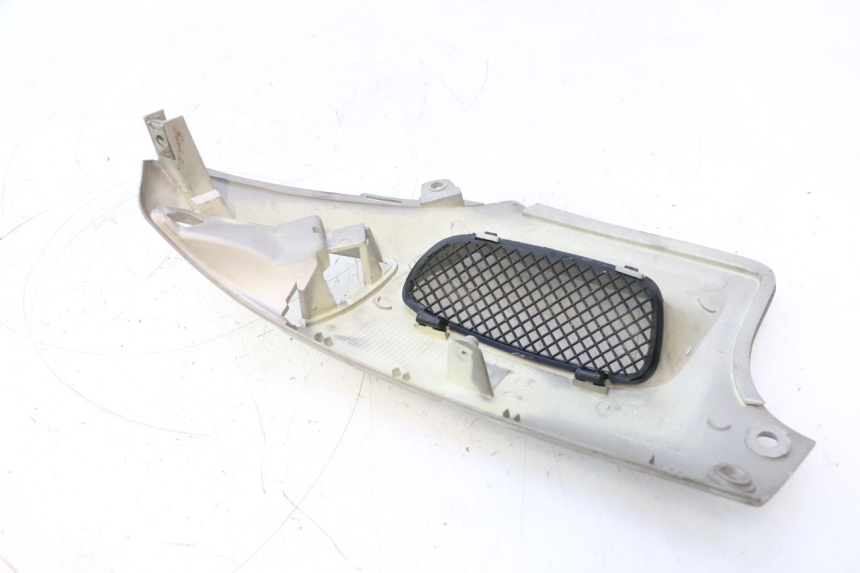 photo de PARAFANGO LATERALE ANTERIORE DESTRO PEUGEOT SPEEDFIGHT LC 50 (1996 - 2002) - Primo piano tecnico