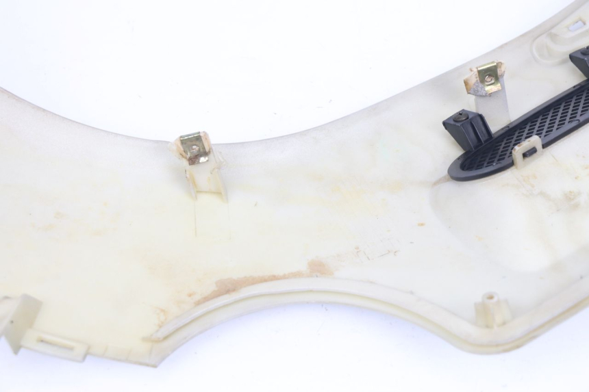 photo de CARENA PEUGEOT SUM UP 125 (2008 - 2013) - Zoom sullo stato d'uso