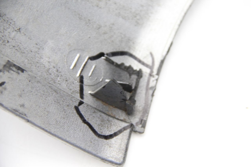 photo de Pannello laterale anteriore destro SUZUKI UC EPICURO 125 (1999 - 2003) - Zoom sullo stato d'uso