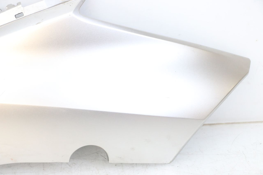 photo de PARAFANGO LATERALE ANTERIORE DESTRO YAMAHA XMAX X-MAX ABS 125 (2017 - 2020) - Primo piano ad alta risoluzione