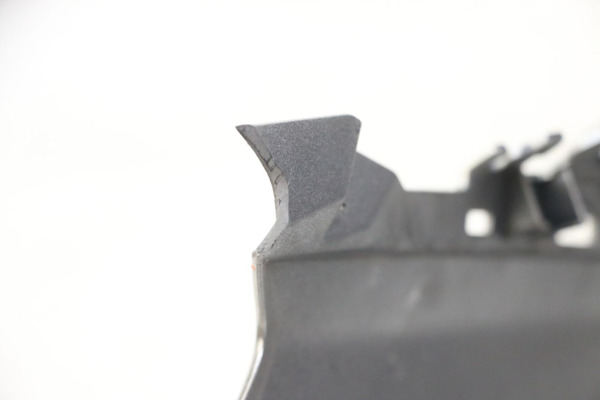 photo de PARAFANGO LATERALE ANTERIORE DESTRO YAMAHA XMAX X-MAX ABS 125 (2017 - 2020) - Primo piano tecnico