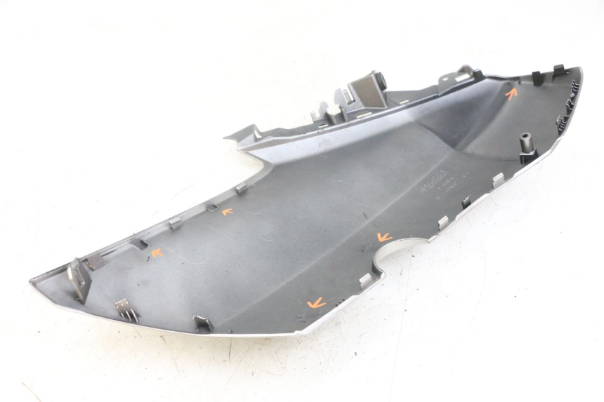 photo de PARAFANGO LATERALE ANTERIORE DESTRO YAMAHA XMAX X-MAX ABS 125 (2017 - 2020) - Vista d'insieme del prodotto