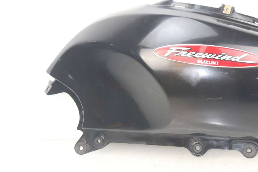 photo de PARAFANGO LATERALE ANTERIORE DESTRO SUZUKI XF FREEWIND 650 (1997 - 2003) - Stato della superficie e materiale