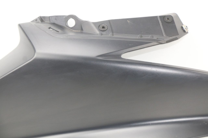 photo de Pannello laterale anteriore destro YAMAHA XP T-MAX TMAX 500 (2008 - 2012) - Dettagli dei punti di fissaggio