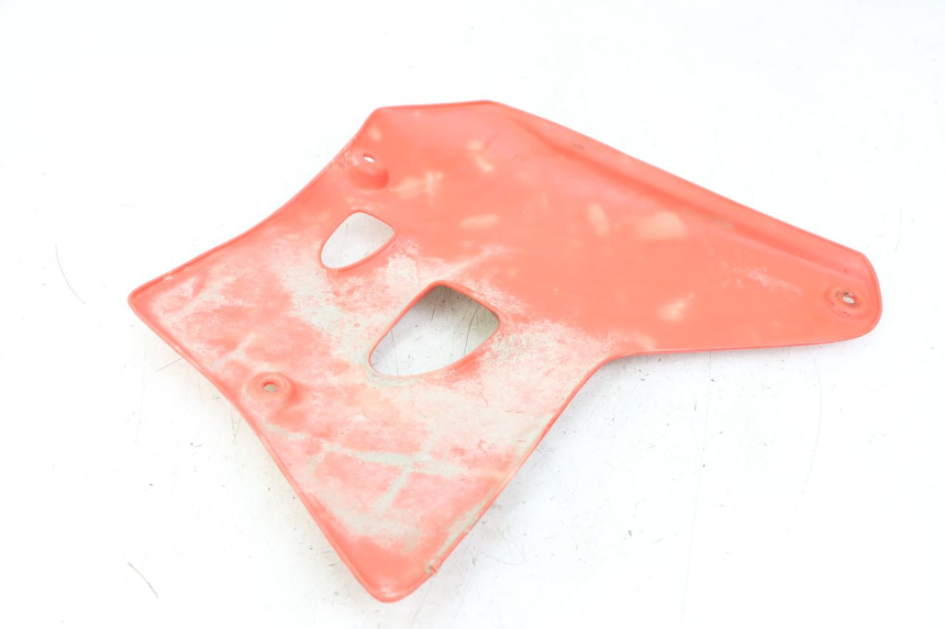 photo de PARAFANGO LATERALE ANTERIORE DESTRO PEUGEOT XP6 50 (1997 - 2003) - Altra angolazione