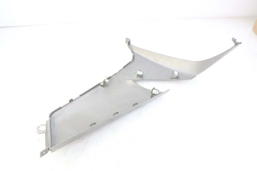 photo de PARAFANGO LATERALE ANTERIORE SINISTRO PEUGEOT CITYSTAR 125 (2011 - 2017) - Dettaglio del componente