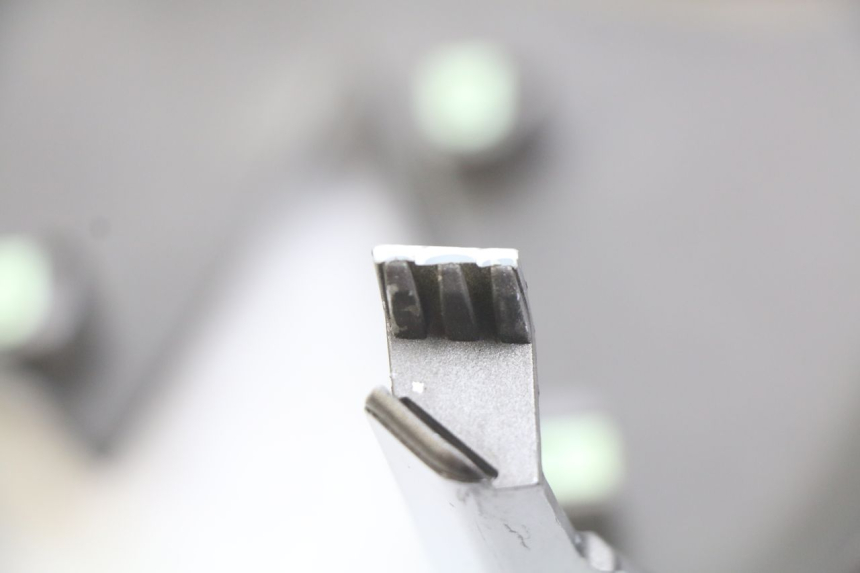 photo de PARAFANGO LATERALE ANTERIORE SINISTRO PEUGEOT CITYSTAR 125 (2011 - 2017) - Zoom sullo stato d'uso