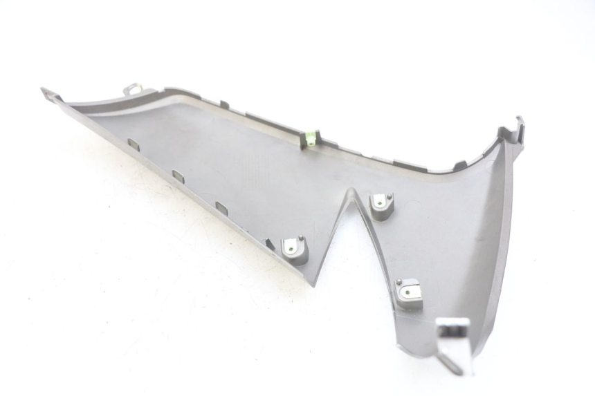 photo de PARAFANGO LATERALE ANTERIORE SINISTRO PEUGEOT CITYSTAR 125 (2011 - 2017) - Altra angolazione