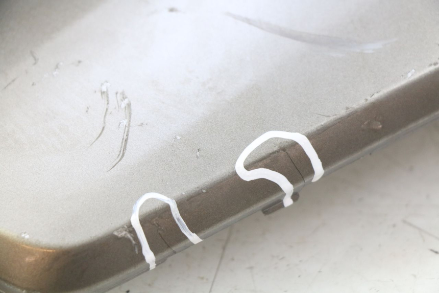 photo de PARAFANGO LATERALE ANTERIORE SINISTRO PEUGEOT CITYSTAR 125 (2011 - 2017) - Dettagli dei punti di fissaggio