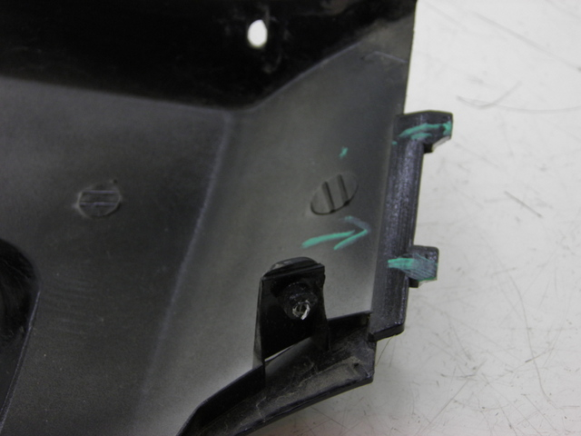 photo de PANNELLO LATERALE ANTERIORE SINISTRO EUROCKA MATADOR 4T 50 (2010 - 2016) - Zoom sullo stato d'uso