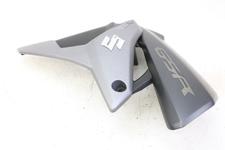 photo de CARENA SUZUKI GSR 750 (2011 - 2017) - Marcature e riferimenti originali