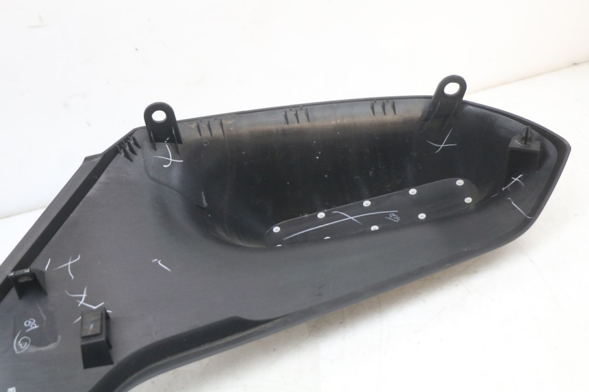 photo de CARENA HUSQVARNA SVARTPILEN 401 (2018 - 2023) - Stato della superficie e materiale