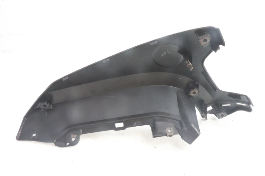photo de FIANCATA ANTERIORE SINISTRA INFERIORE YAMAHA N-MAX NMAX 125 (2021 - 2024) - Dettagli dei punti di fissaggio