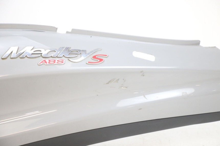 photo de PARAFANGO LATERALE ANTERIORE SINISTRO PIAGGIO MEDLEY 125 (2016 - 2023) - Primo piano tecnico