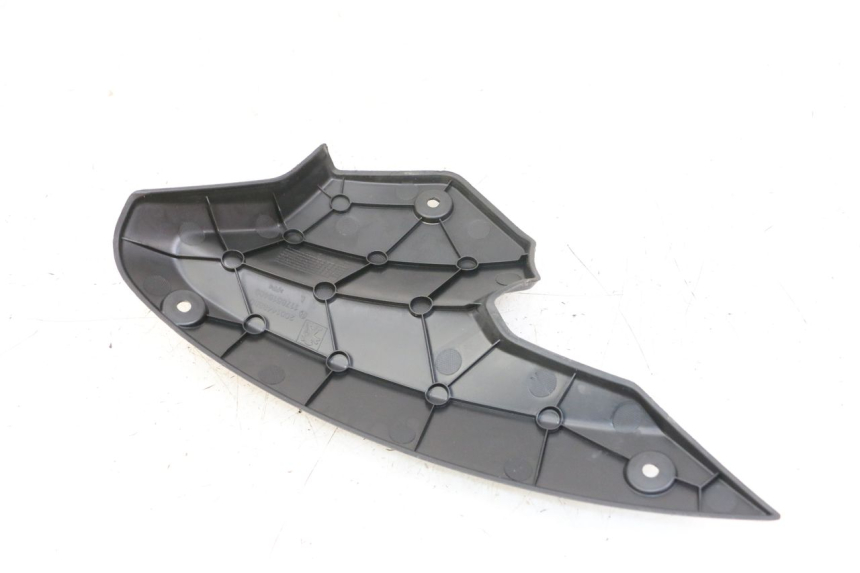 photo de CARENA PEUGEOT KISBEE 4T 50 (2018 - 2022) - Dettaglio del componente