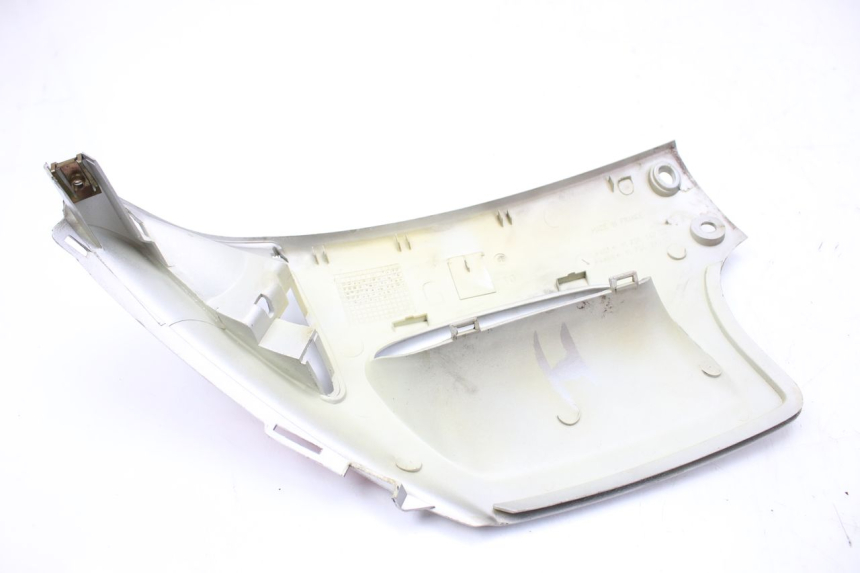 photo de PARAFANGO LATERALE ANTERIORE SINISTRO PEUGEOT SPEEDFIGHT LC 50 (1996 - 2002) - Primo piano tecnico