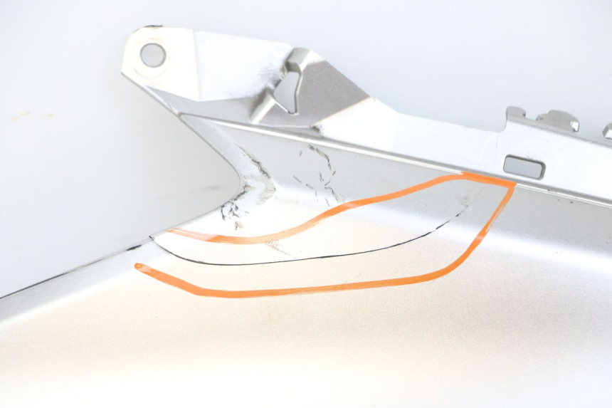 photo de PARAFANGO LATERALE ANTERIORE SINISTRO YAMAHA XMAX X-MAX ABS 125 (2017 - 2020) - Altra vista dell'articolo