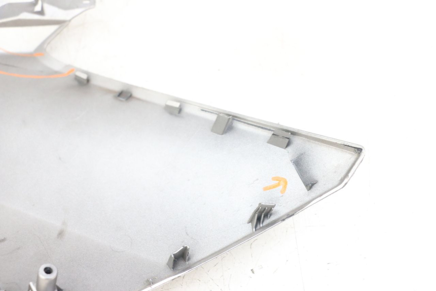 photo de PARAFANGO LATERALE ANTERIORE SINISTRO YAMAHA XMAX X-MAX ABS 125 (2017 - 2020) - Zoom sullo stato d'uso