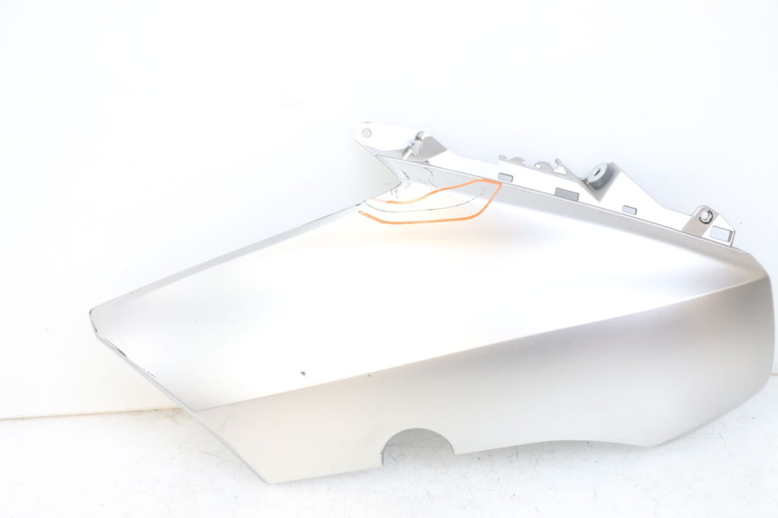 photo de PARAFANGO LATERALE ANTERIORE SINISTRO YAMAHA XMAX X-MAX ABS 125 (2017 - 2020) - Marcature e riferimenti originali