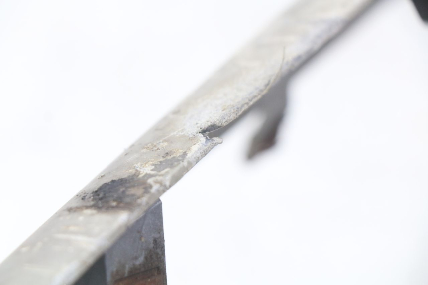 photo de PARAFANGO LATERALE ANTERIORE SINISTRO YAMAHA XMAX X-MAX 125 (2006 - 2009) - Dettagli dei punti di fissaggio