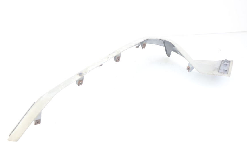 photo de PARAFANGO LATERALE ANTERIORE SINISTRO YAMAHA XMAX X-MAX 125 (2006 - 2009) - Stato della superficie e materiale