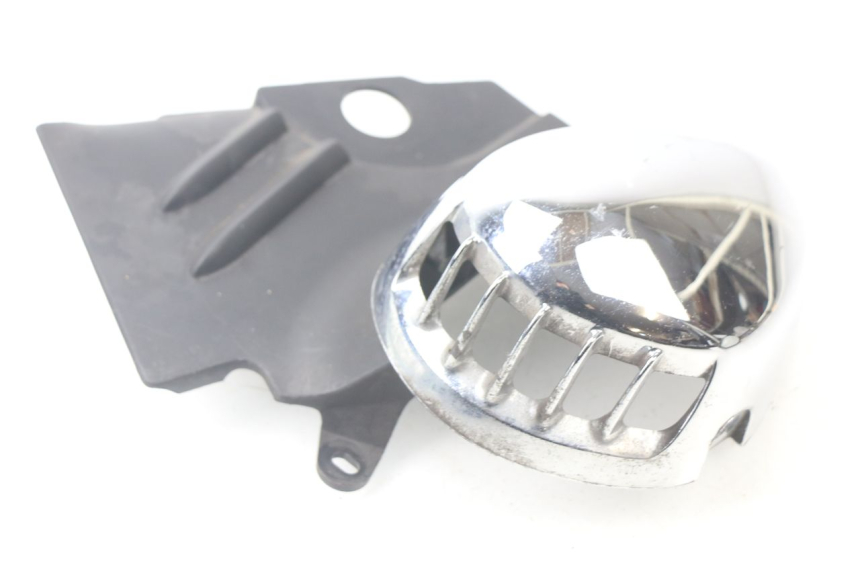 photo de PANNELLO LATERALE ANTERIORE SINISTRO YAMAHA YBR CUSTOM 125 (2008 - 2010) - Primo piano tecnico