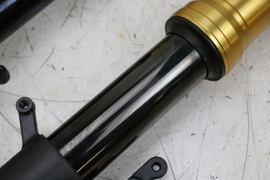 photo de FORCELLA SUZUKI GSXR GSX-R 1000 (2003 - 2004) - Marcature e riferimenti originali