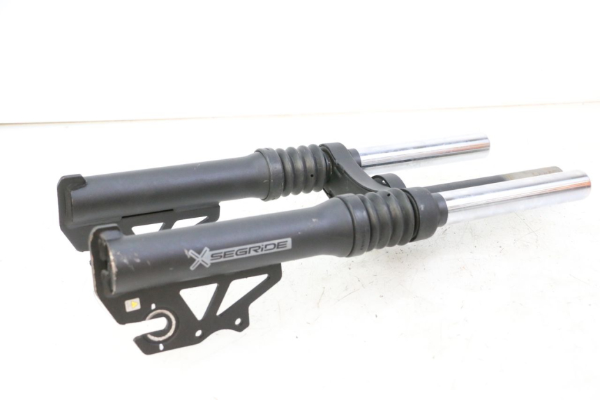 photo de FORCELLA SEGWAY NINEBOT ZT3 PRO 1 - Stato della superficie e materiale