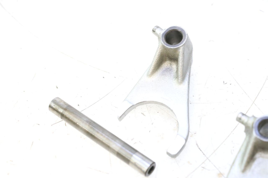 photo de FORCELLA CAMBIO SUZUKI DR S 600 (1985 - 1989) - Dettagli dei punti di fissaggio