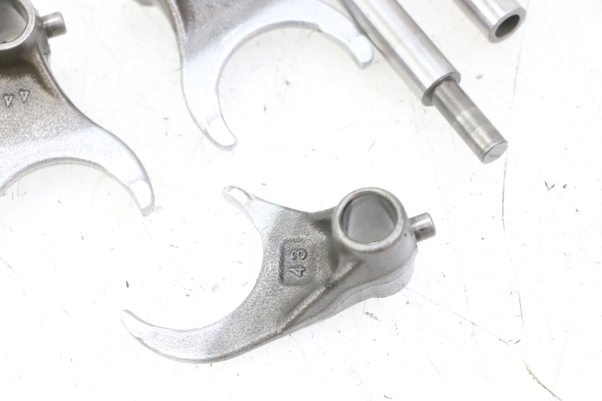 photo de FORCELLA CAMBIO KAWASAKI KX F KXF 450 (2009 - 2011) - Dettagli dei punti di fissaggio