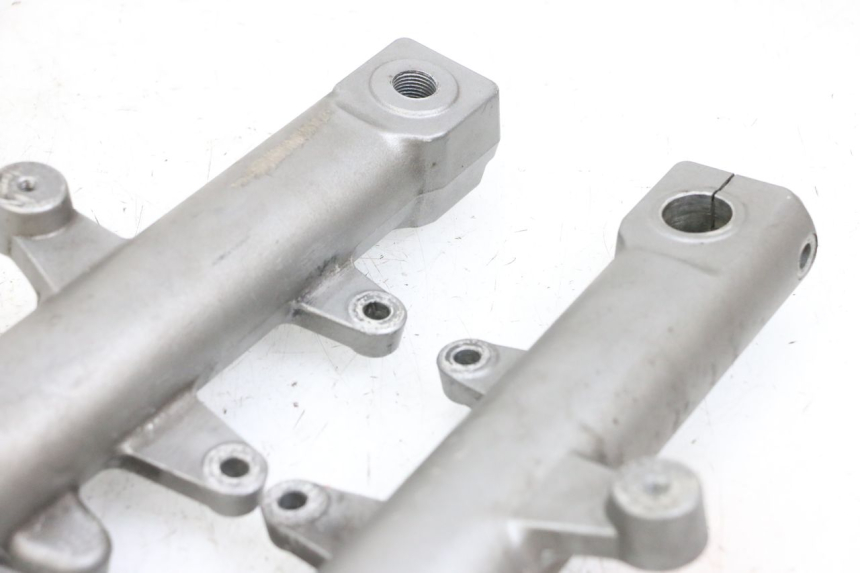 photo de STELO FORCELLA SUZUKI BURGMAN EXECUTIVE ABS 650 (2006 - 2012) - Dettagli dei punti di fissaggio