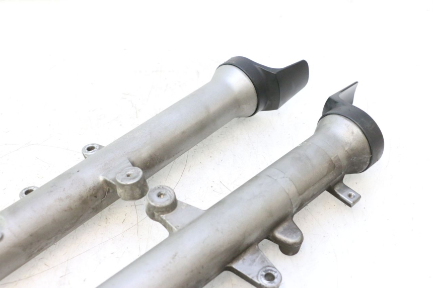 photo de STELO FORCELLA SUZUKI BURGMAN EXECUTIVE ABS 650 (2006 - 2012) - Dettagli dei punti di fissaggio