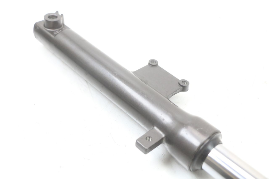 photo de STELO FORCELLA DESTRA KYMCO AGILITY 4T 50 (2005 - 2018) - Dettagli dei punti di fissaggio