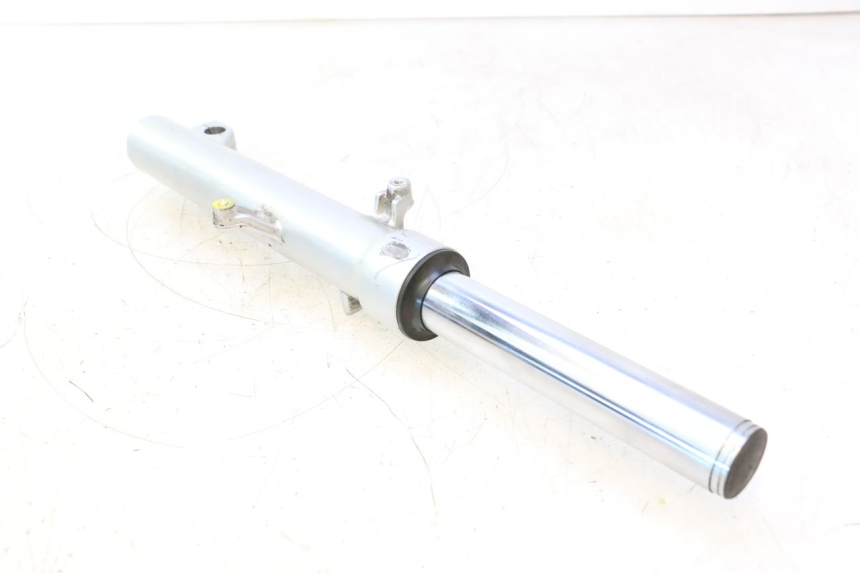 photo de STELO FORCELLA DESTRA APRILIA ATLANTIC S 125 (2010 - 2013) - Zoom sullo stato d'uso