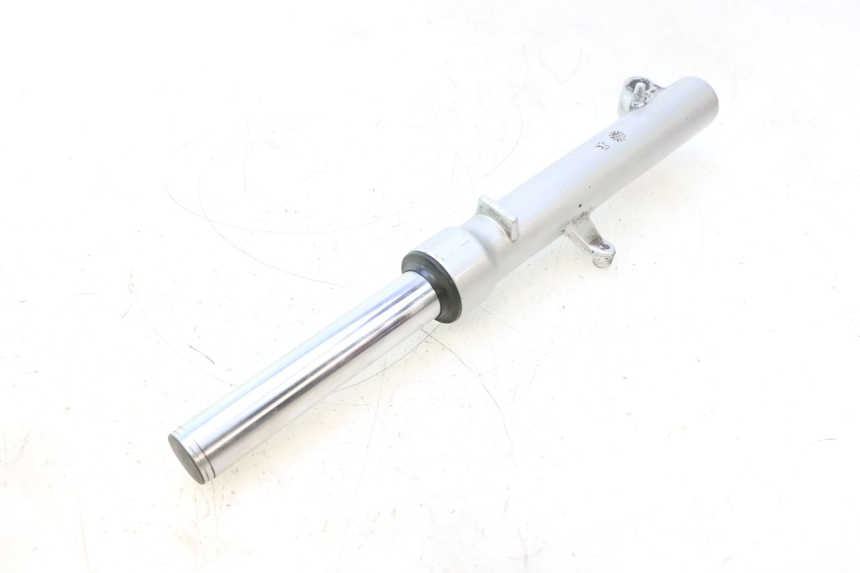 photo de STELO FORCELLA DESTRA APRILIA ATLANTIC S 125 (2010 - 2013) - Primo piano tecnico