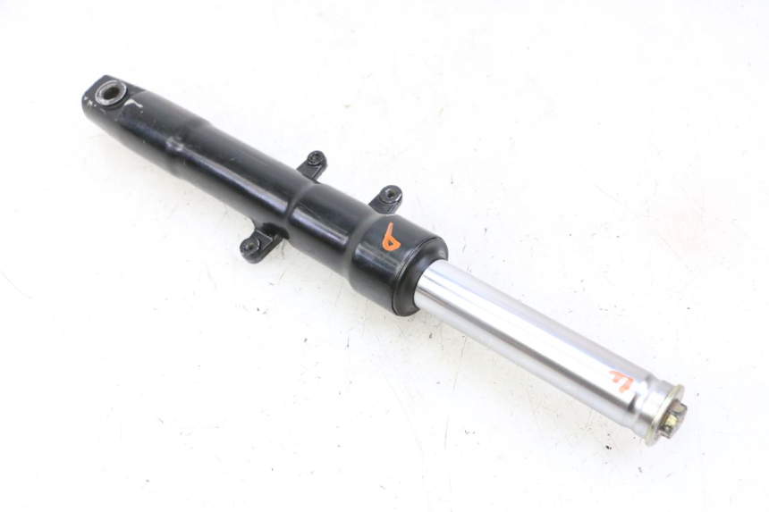 photo de STELO FORCELLA DESTRA ORCAL CAVARO 4T 50 (2019 - 2023) - Primo piano tecnico