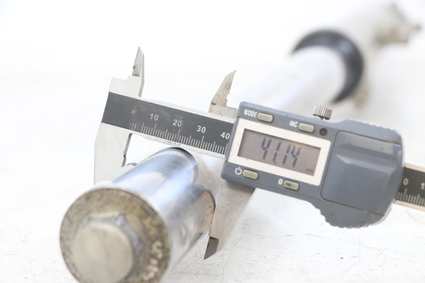 photo de FORCELLA DESTRA YAMAHA FJ 3CX 1200 (1986 - 1996) - Zoom sullo stato d'uso