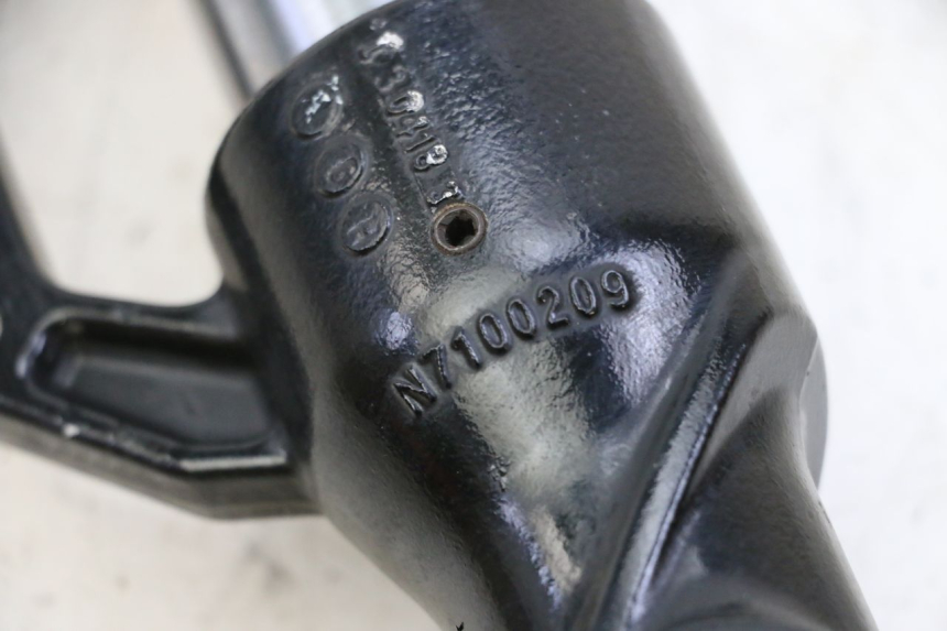 photo de STELO FORCELLA DESTRA BMW G310 R 310 (2016 - 2020) - Dettaglio del componente