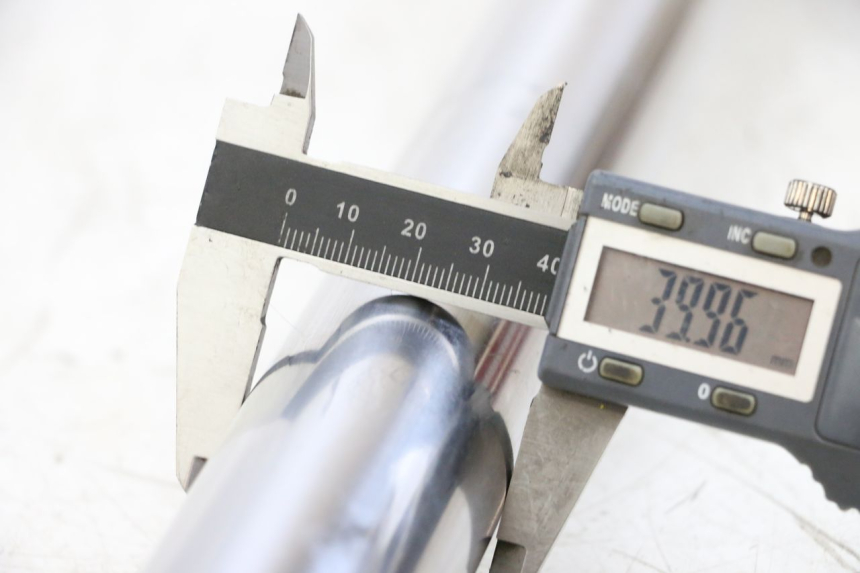 photo de STELO FORCELLA DESTRA KAWASAKI GPZ RX 1000 (1986 - 1988) - Dettaglio del componente