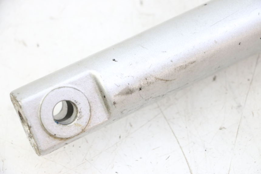 photo de STELO FORCELLA DESTRA PEUGEOT KISBEE 4T 50 (2018 - 2022) - Marcature e riferimenti originali