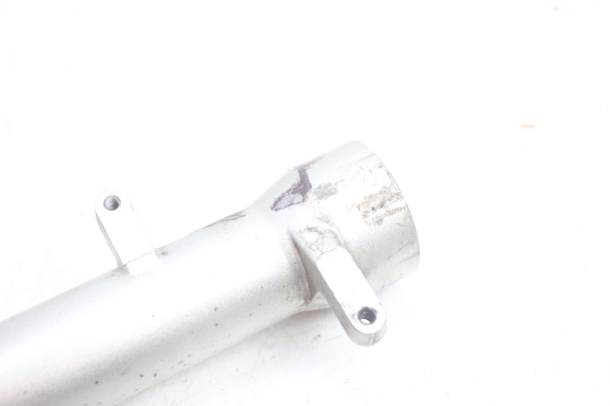 photo de STELO FORCELLA DESTRA PEUGEOT SATELIS 125 (2006 - 2009) - Dettagli dei punti di fissaggio