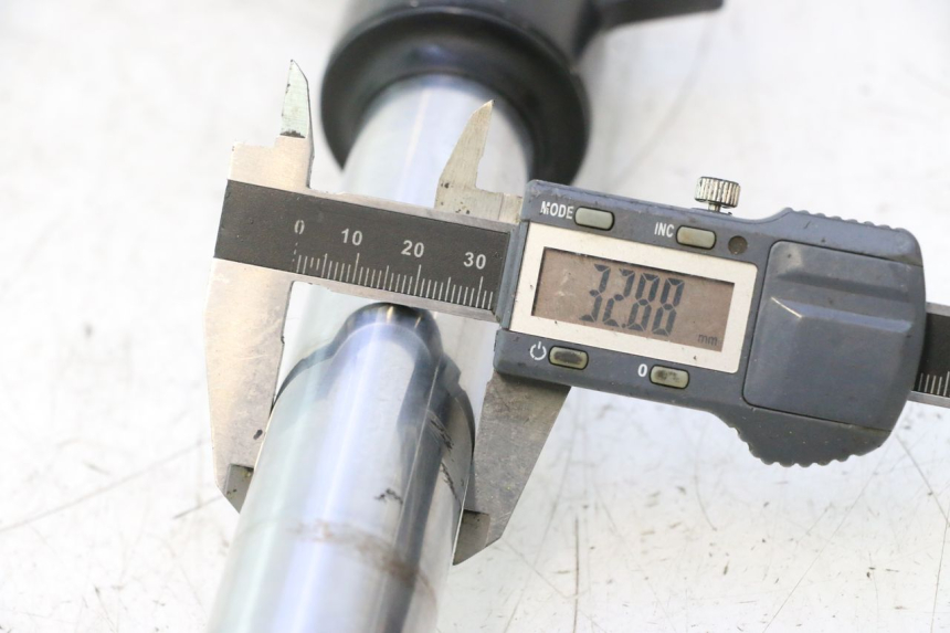 photo de STELO FORCELLA DESTRA KYMCO SUPER 8 2T 50 (2007 - 2013) - Altra vista dell'articolo