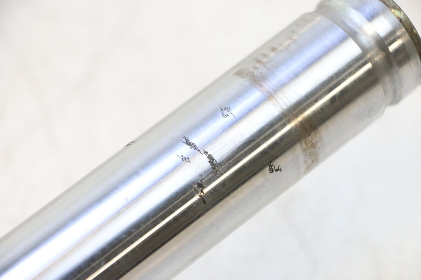photo de STELO FORCELLA DESTRA KYMCO SUPER 8 2T 50 (2007 - 2013) - Dettagli dei punti di fissaggio