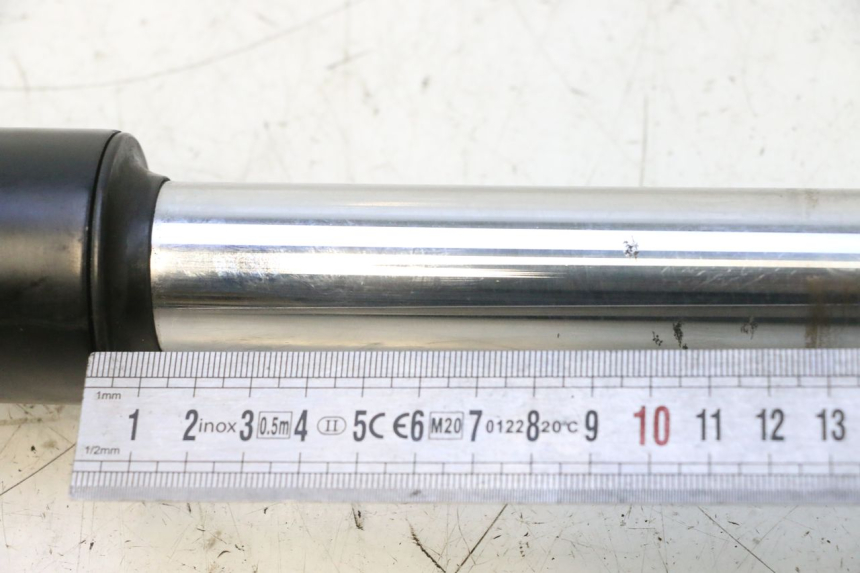 photo de STELO FORCELLA DESTRA KYMCO SUPER 8 2T 50 (2007 - 2013) - Marcature e riferimenti originali