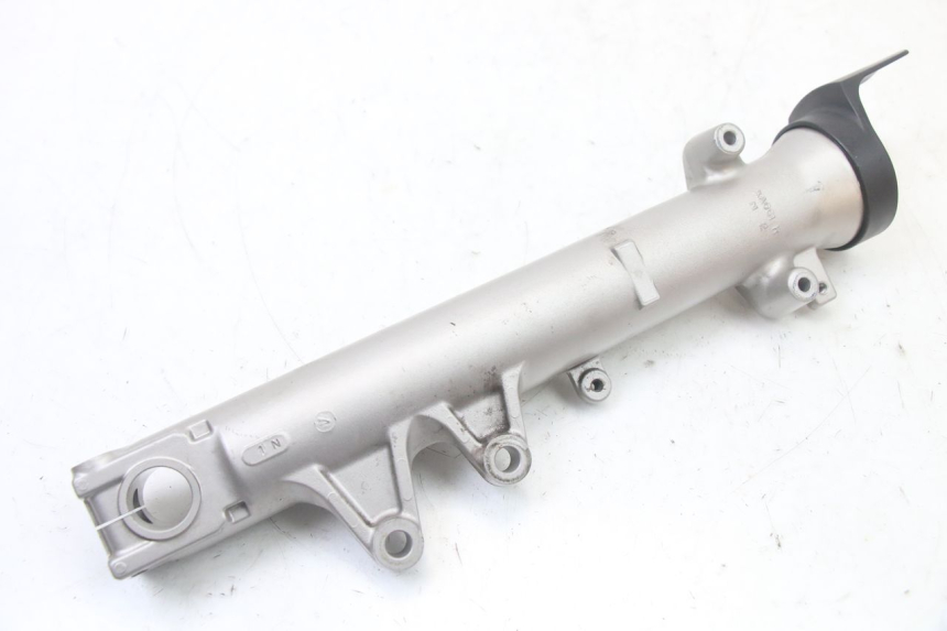 photo de STELO FORCELLA DESTRA SUZUKI GSF S BANDIT 600 (2000 - 2004) - Primo piano tecnico