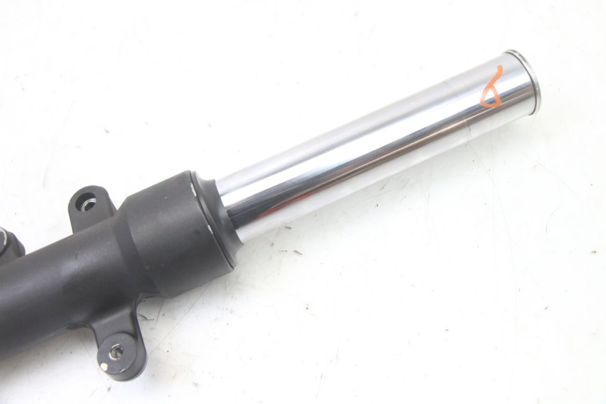 photo de STELO FORCELLA DESTRA YAMAHA X-MAX XMAX 125 (2010 - 2013) - Zoom sullo stato d'uso