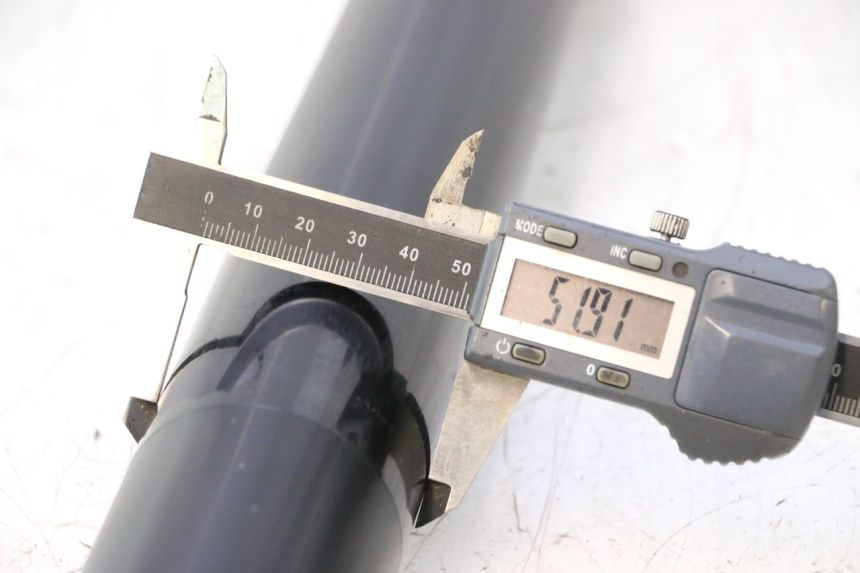 photo de STELO FORCELLA DESTRA YAMAHA YZF R6 600 (2008 - 2009) - Marcature e riferimenti originali