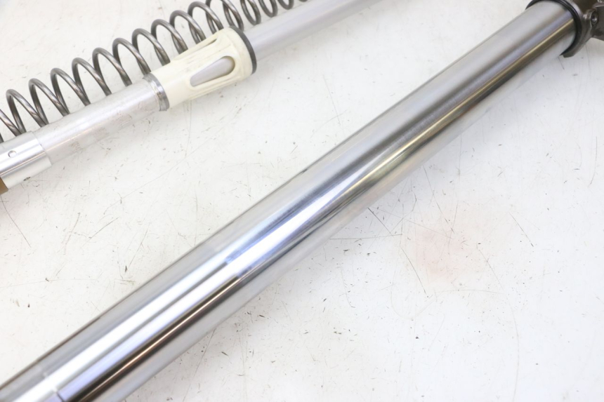 photo de STELO FORCELLA DESTRA YAMAHA YZF YZ-F 450 (2014 - 2016) - Caratteristiche distintive