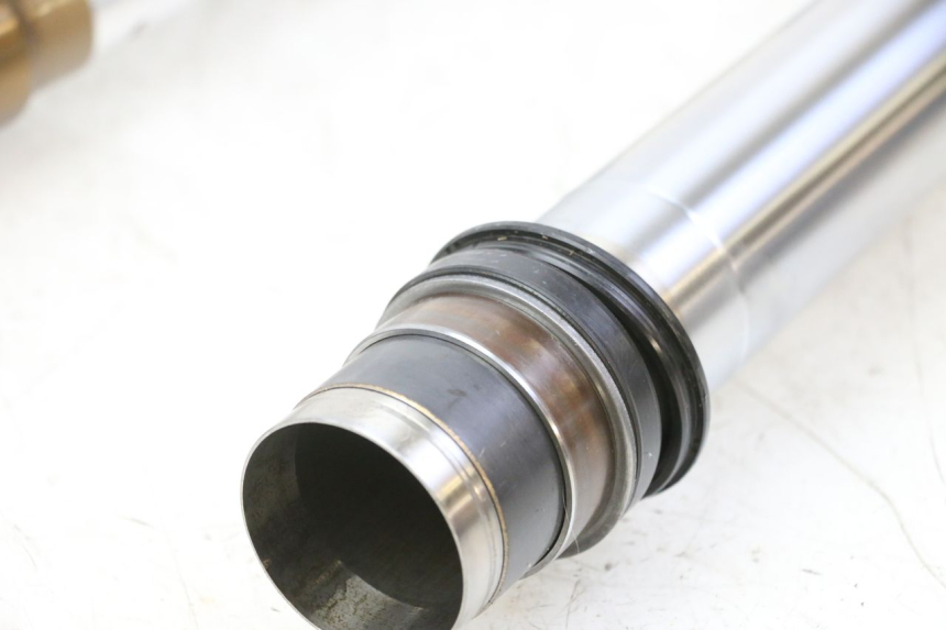 photo de STELO FORCELLA DESTRA YAMAHA YZF YZ-F 450 (2014 - 2016) - Zoom sui componenti